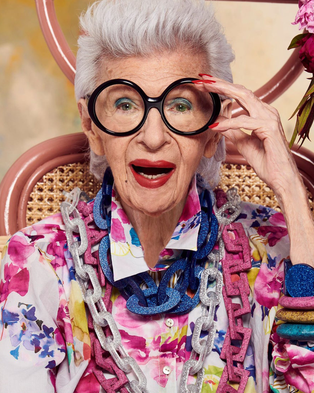 Icons in Eyewear: Timeless Trends and Modern Influences